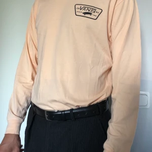 Vans Longsleeve - Fräsch långärmad tröja från Vans! Tunn som en t-shirt och superskön!