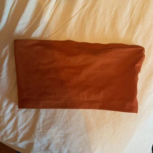 Bandeautop - En gullig bandeautop i en fin orange färg💕 köpt på Gina tricot! Köparen betalar frakt