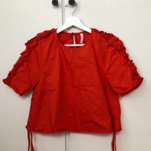 Blus - Jättefin blus från zara! Knappt använd, mycket bra skick 🥰