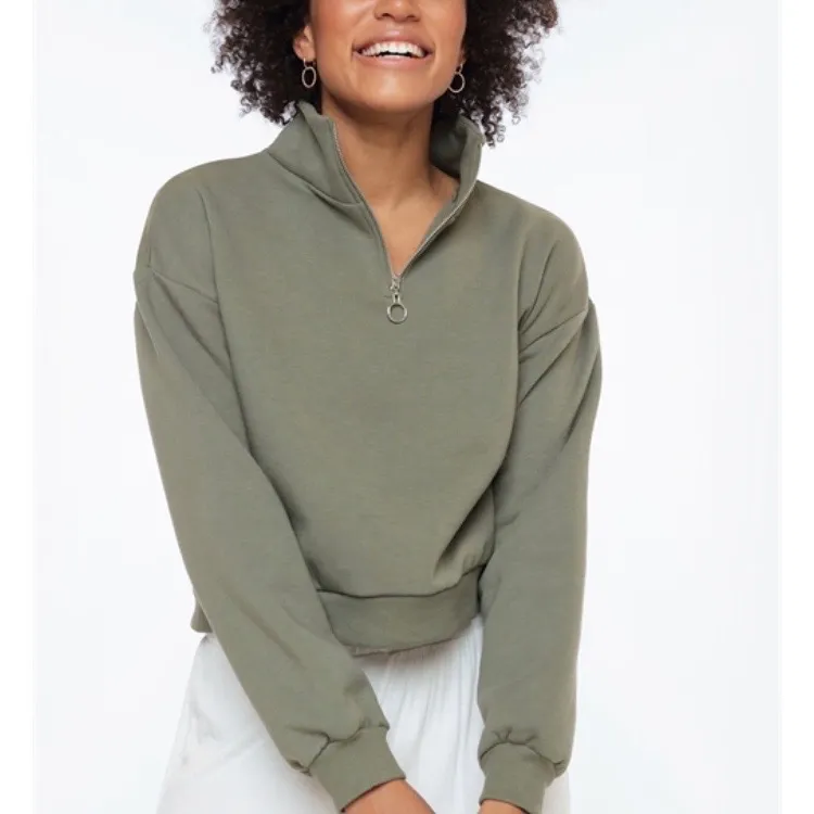 Grön tröja med zip up detalj från chiquelle. Bra skick, felfri☺️. Tröjor & Koftor.