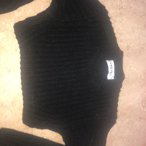 Tröja från ivyrevel - Cropped tröja från ivyrevel i storlek S, knappt använd 💕