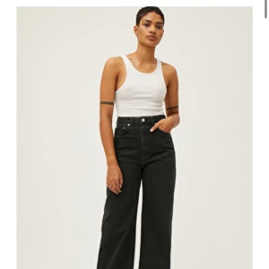 Weekday Ace 27/32 - Köpte dem för en vecka sedan men kunde inte prova dem och de är för små 