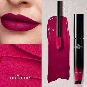 Iconic Lip Elixir SPF 15 - Läppstift med en flytande formula som förvandlas till en sofistikerad matt finish i en intensiv färg. Finns i 8 olika nyanser med högkoncentrerade pigment för en fulländad look som håller hela dagen. Applicera med ett enkelt svep .