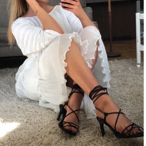 Klackskor - Storlek 39! Supersköna för att vara klackar. Frakt på 50:- tillkommer🌸