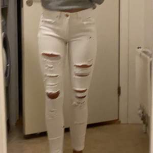 Vita håliga jeans 