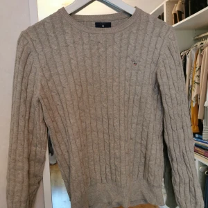 Gant - Säljer min stickade tröja från GANT i storlek S💗 säljer den för 200kr💕