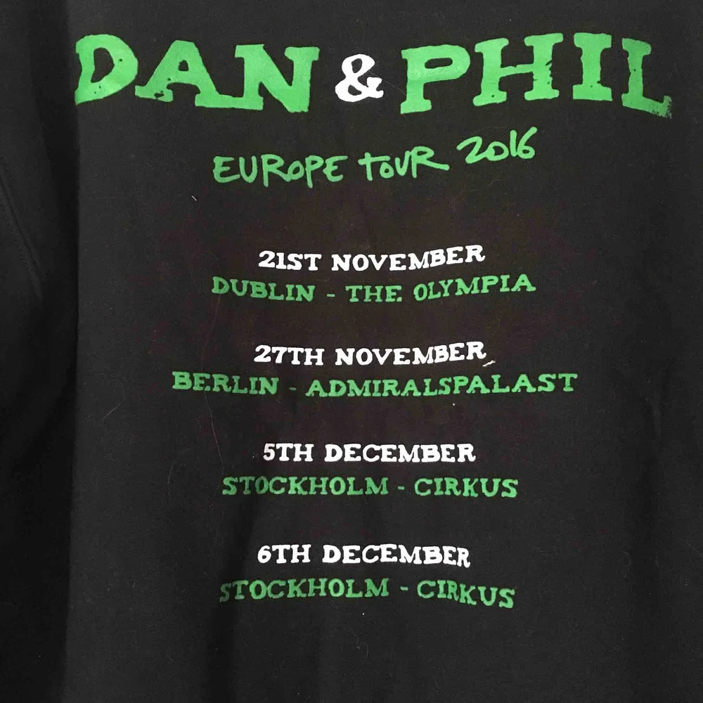 Dan & Phil Europe tour 2016 sweater Säljer eftersom den är för stor, inga fel på den.  Originalpris 600, säljpris kan diskuteras  Köparen betalar frakt. Tröjor & Koftor.