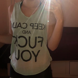 Linne - Säljer ett linne som är super fin till sommaren, den passar xs/s, den är i nyskick 