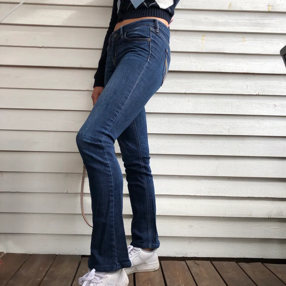 Trendiga vintage bootcutjeans från hollister. Lågmidjade och mörkblåa💕🦋✨. Jeans & Byxor.