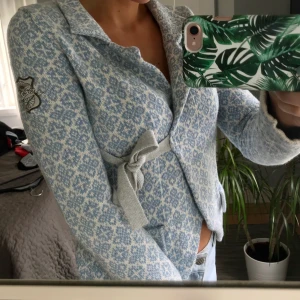 Odd Molly kofta  - Ljusblå odd Molly kofta, storlek 0. Nyskick. Priset är exklusive frakt, 63kr. 