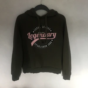 Mörkgrön hoodie från Gina tricot XS - Mörkgrön hoodie från ginatricot Xs