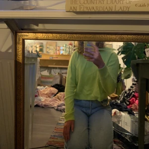 Neon stickad tröja - Neon/ limegrön stickad tröja från monki. Endast lite nopprig på armarna. 80kr+frakt