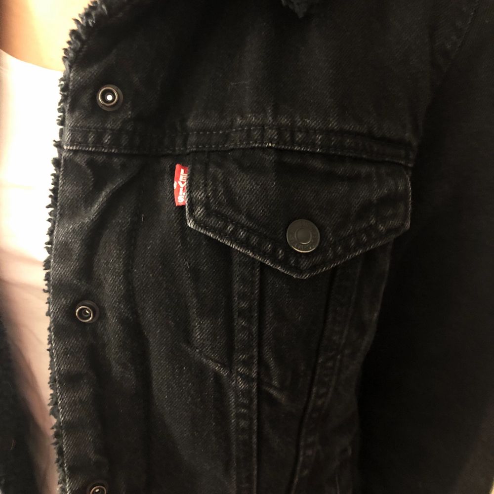 Sparsamt använd, jeansjacka med foder inuti. Jackor.