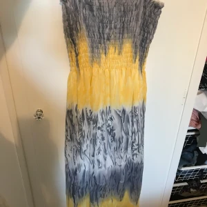 One size klänning  - Använd fåtal gånger och one size  storlek 