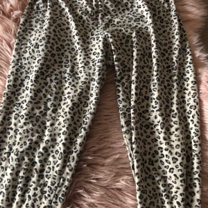 Leopardmönstrade leggins  - Tajta leopard leggins hela och rena 💕😘