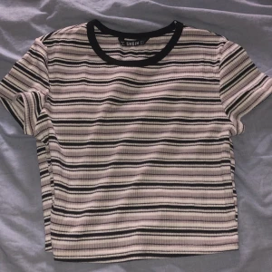 Magtröja från shein - Söt magtröja som är rätt liten för att vara en S, aldrig använd.