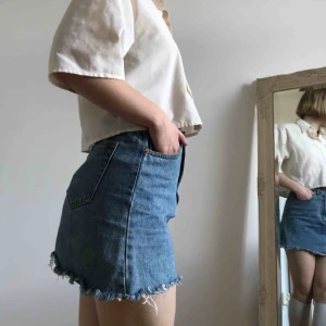  - Klassisk, snygg jeanskjol från Insight denim 💘 Endast använd fåtal gånger så i nyskick! Storlek S  Möts upp i Stockholm eller fraktar till en liten extra summa! 