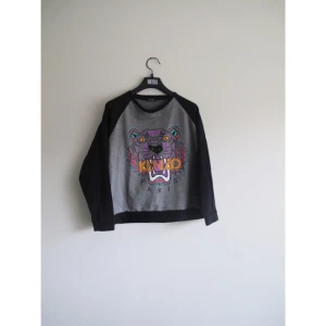  - Fake Kenzo tröja i storlek XS! Frakt 42kr✨