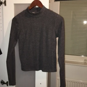  - Polo tröja, storlek S. Endast använd 1 gång