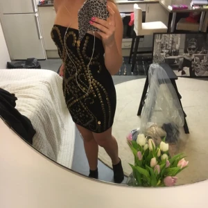  - Supersnyggt nitfodral i bomull från Whoops. Säljer pga knappt använd!

Dragkedja baktill