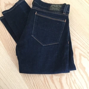  - Jeans från Tommy Hilfiger, endast använda vid 2 tillfällen.