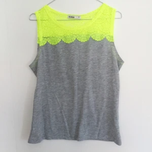  - Linne från Cubus med snygg  neongul spets. Nyskick! Frakt 35kr 