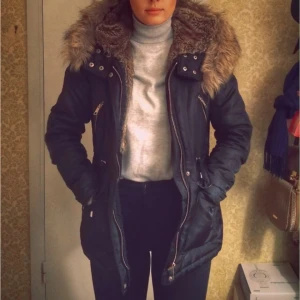  - Svart Zara jacka. Fint skick. Använd ett fåtal gånger. 