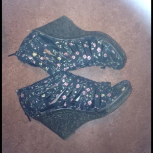  - Jätte fina klackskor från duffy