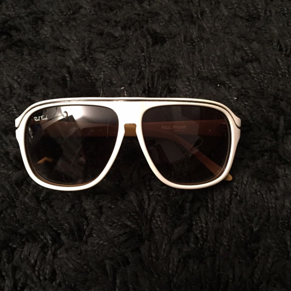 Solglasögon Paul Frank. Vita f | Plick Second Hand