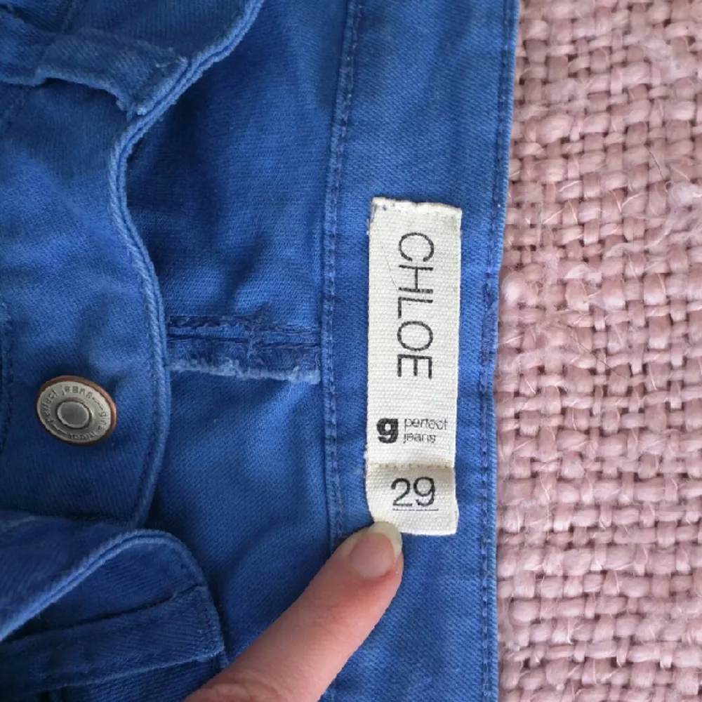 Blåa byxor från Ginatricot
Knappt använda. Jeans & Byxor.