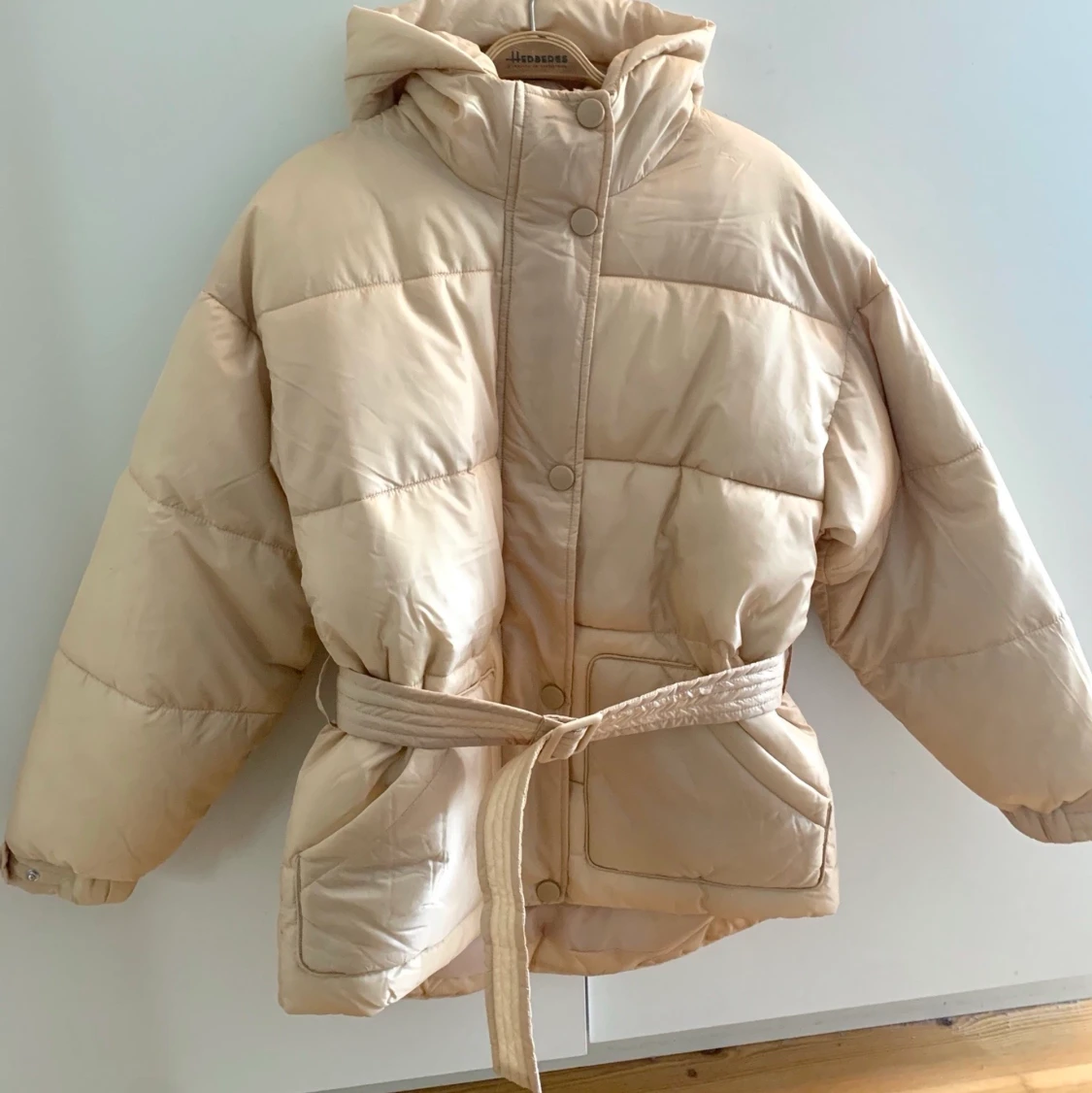 Beige jacka med borttagbart skärp - 90