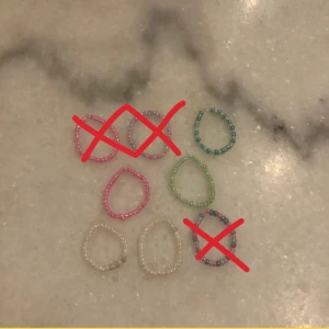Ringar  - Säljer handgjorda jätte söta ringar, vid snabb affär kan jag skicka med 2 för 15kr, ringarna går att använda både uppe och nere på fingrarna då vissa är lite mindre🥰 säljer en för 10kr då det inte är alls många kvar 