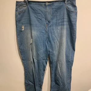 Pretto Little Thing destressed mum jeans  - Only worn a few times, wide waistband, wide thigh area, perfect mum jean fit, comfortable and lightweight. 