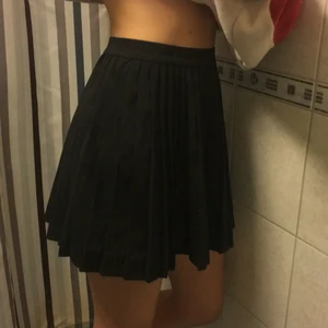 Svart plisserad kjol - Som ny 🖤