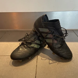 Adidas Nemeziz - Fotbollsskor använda 2 månader. En flaw på sista bilden