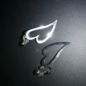 Örhängen clips - Clips-örhängen som använts få gånger. Clipsen går att byta ut mot nålar :) 