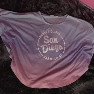 En snygg t-shirt - En snygg t-shirt från h&m