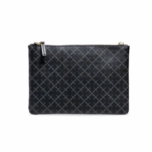 By Malene Birger clutch  - Säljer min fina Malene Birger clutch då den inte kommer till användning! Använd ca 5 gånger! Extremt fina skick!! Köptes för 800kr för 1 år sedan 