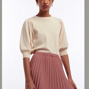 Gina tricot puff sleeve top - Beige puff sleeve top, never worn! Perfect condition! 60 sek + shipping 💓💓
