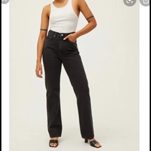 Rowe jeans - Jättesnygga rowe jeans från weekday som aldrig har blivit använda