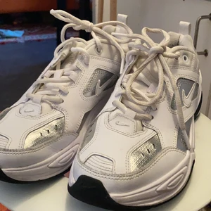 NIKE MK2 TEKNO white/metallic silver - Var inte min grej, använda två ggr köptes för 1099 kr på Zalando. Säljes för 500 eller högstbjudande bud.