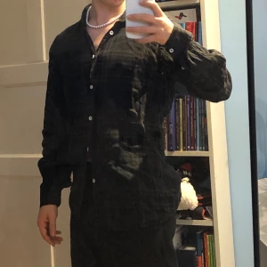 Hope skjorta - Skjorta från Hope. Gjord i linne, och har en ganska snygg boxy-passform. 