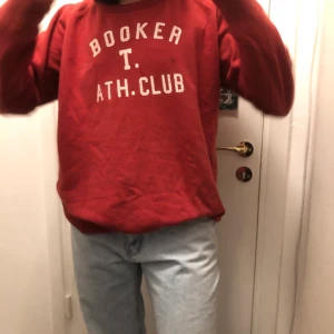 Vinröd Tjocktröja - Basic Sweatshirti bra skick, köparen står för frakt:)