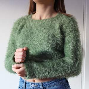Långärmad, fluffig tröja från Zara. Storlek XS. Nypris: 149kr