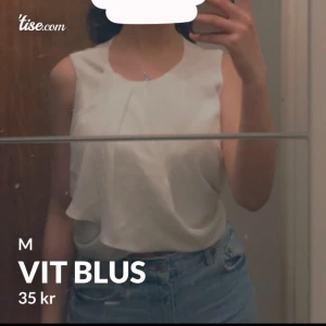 Vit blus - Säljer den här vita o söta sommar blusen som jag inte har användt på grund av att jag inte passar i sånt så mycke.