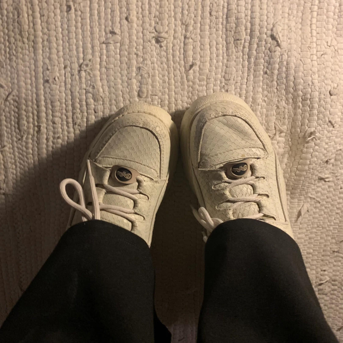 Vita Buffallos med snakeprint - 90