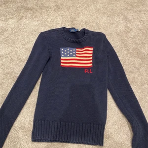 Ralph lauren tröja -  Nypris 1000!Säljer denna Ralph lauren tröjan pågrund av att den inte kommer till användning längre. Pris kan diskuteras. 😊