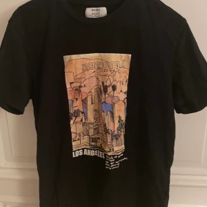 T-shirt vintage inspirerad  - Snygg t-shirt från Berskha som knappt använts. 