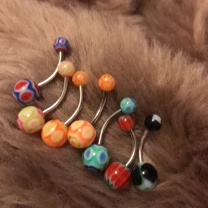 navelpiercingar - navelpiercingar i olika färger, aldrig använda 30för alla eller 10krst