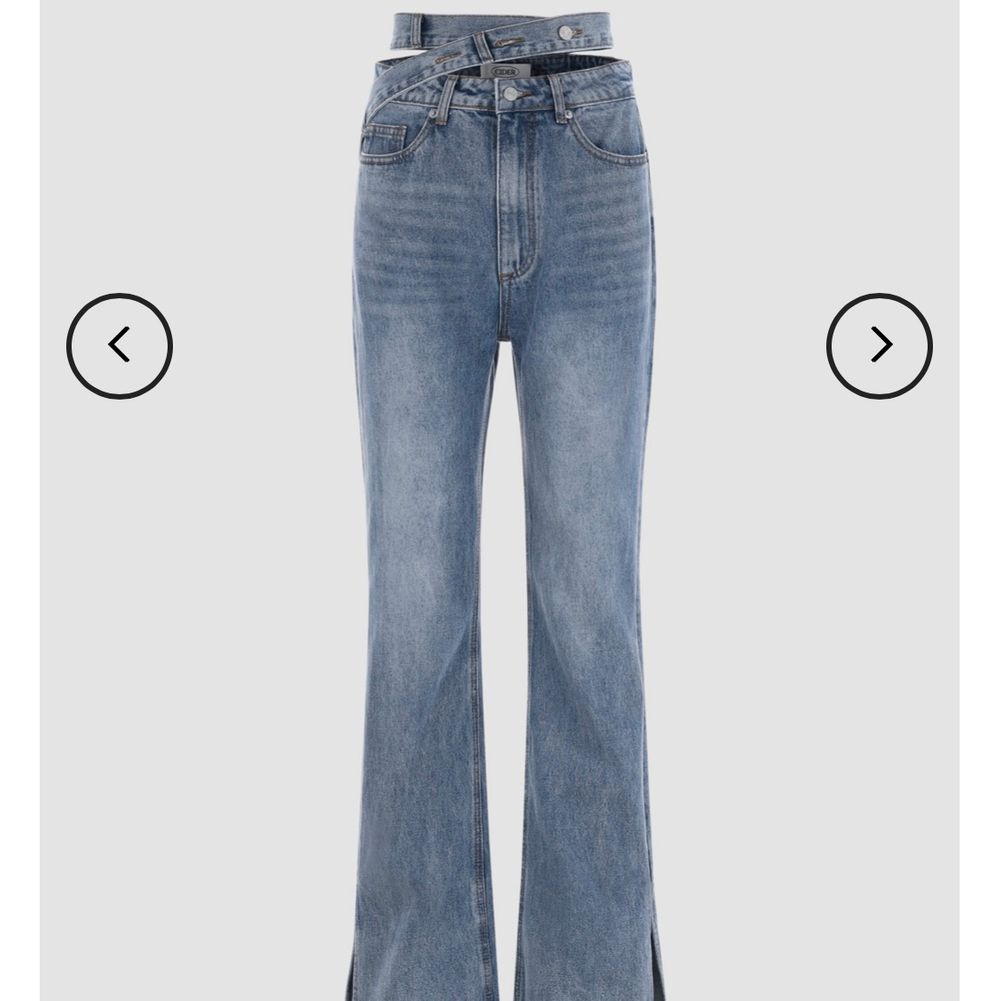 Ett par sjukt snygga jeans från märket cider. Väldigt unika med detalj runt midjan. Säljer då dom är för små för mig. Helt oanvända. Jeans & Byxor.